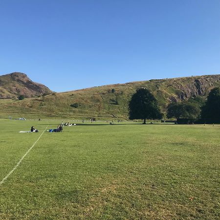 Silver Lining - Luxury Apartments Near Holyrood Palace エディンバラ エクステリア 写真